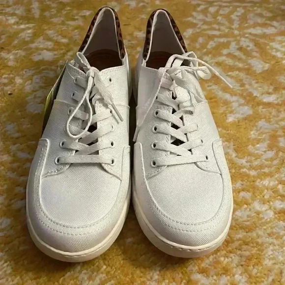 Bear traps canvas anti-microbial sneakers with leopard print detail 8.5 NWOB - Picture 2 of 9